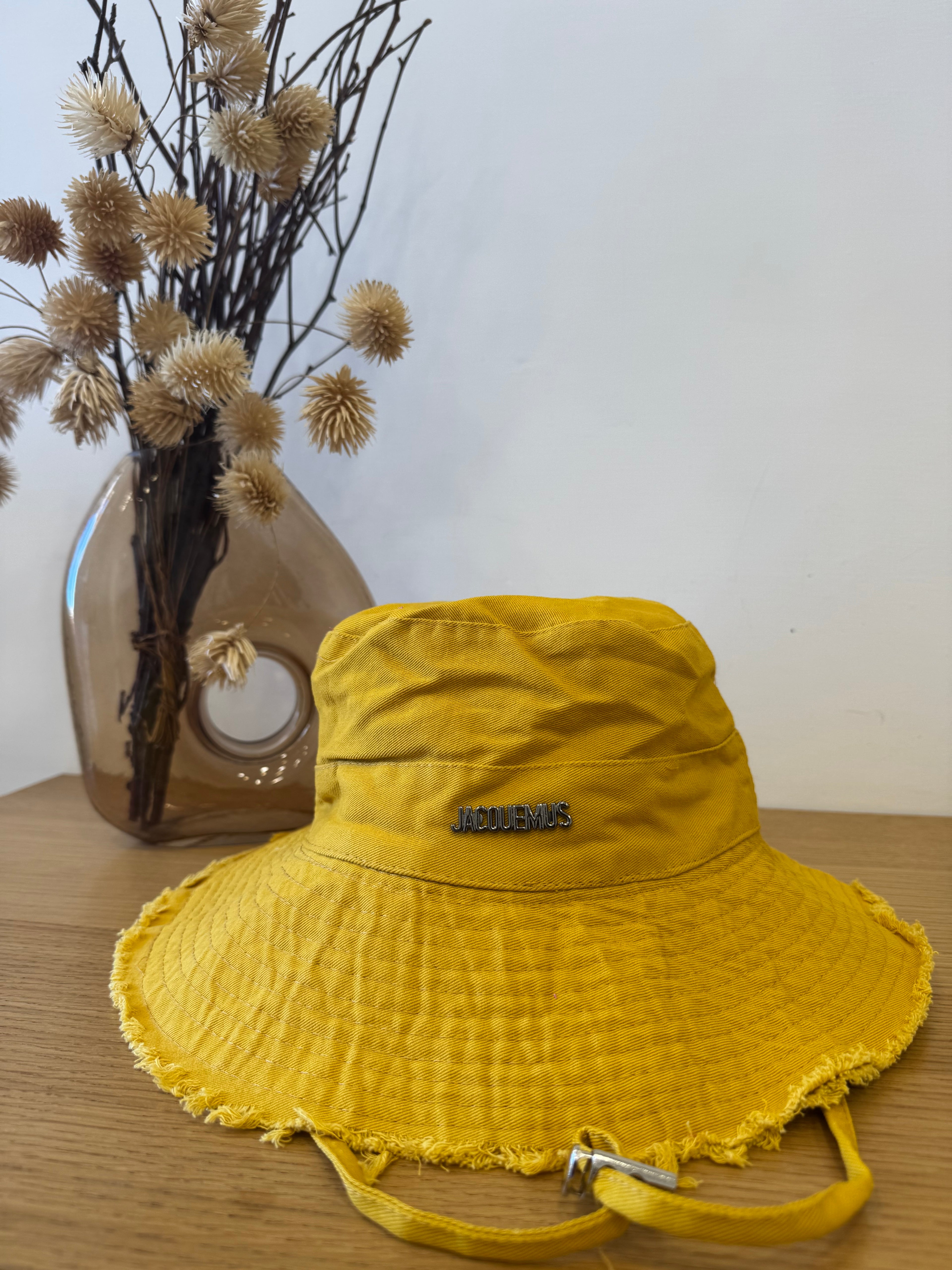 Cappello giallo